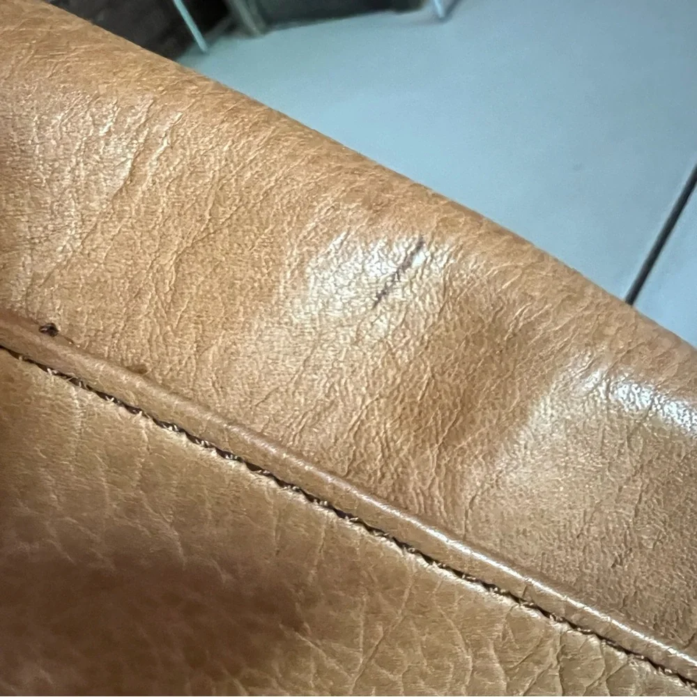 J CREW 100% Leather Shoulder Bag with Flap and Gold Chain Strap - Picture 2 of 10